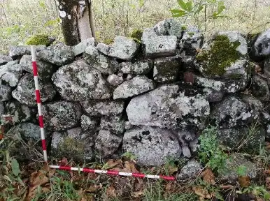 Parte del muro o vallado en roca - Sitio La Fonda, Vereda San José